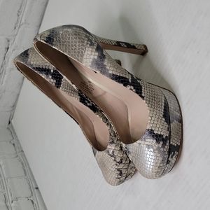 Joan & David daquella snakeskin leather platform pumps